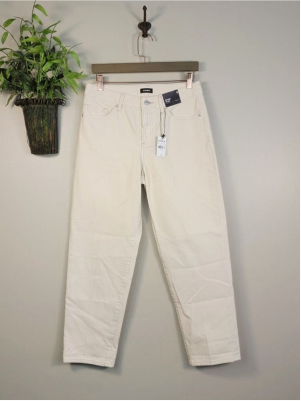 NEW Express 4 Boyfriend Mid Rise Relaxed Ankle Crop Girlfriend Ivory Jeans